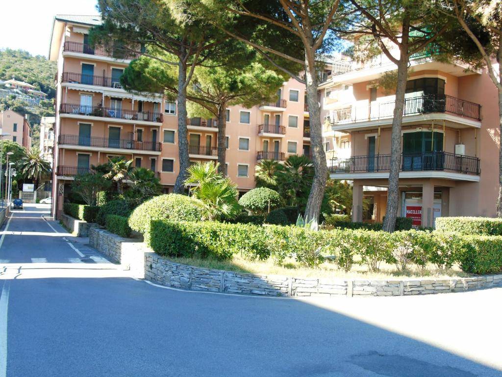 190 M² Apartment ∙ 1 Bedroom ∙ 4 Guests - Deiva Marina