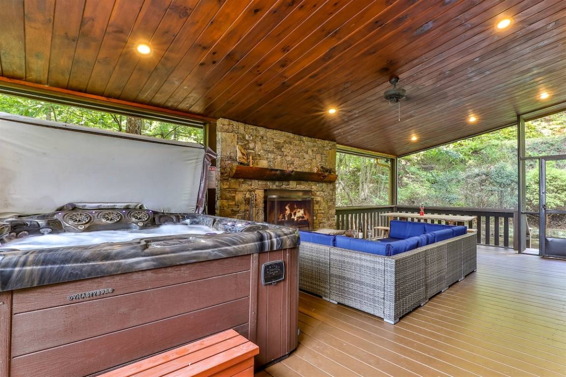 Cabin ∙ 3 Bedrooms ∙ 6 Guests - Blue Ridge, GA