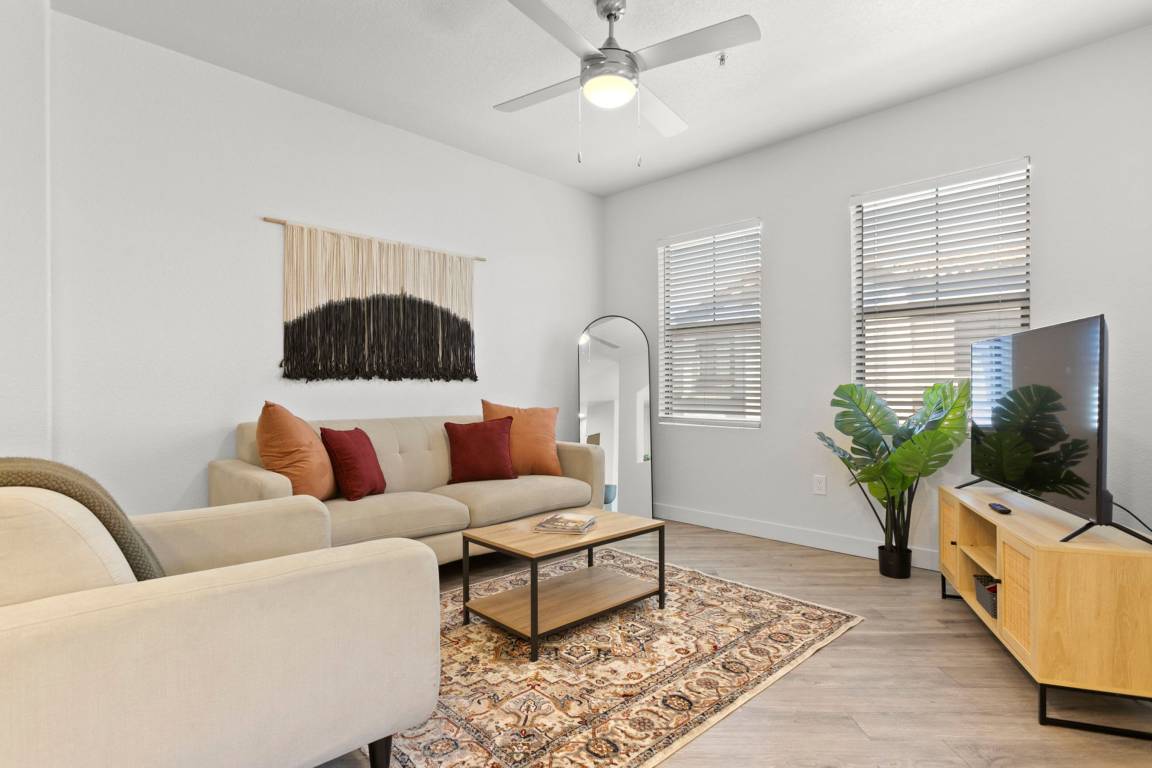 Apartment ∙ 2 Bedrooms ∙ 4 Guests - Camelback Ranch