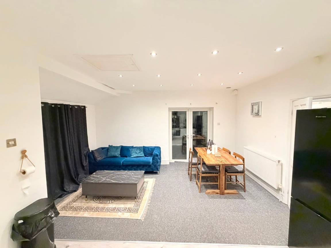 85 M² Talo ∙ 3 Makuuhuonetta ∙ 7 Vierasta - Stockport