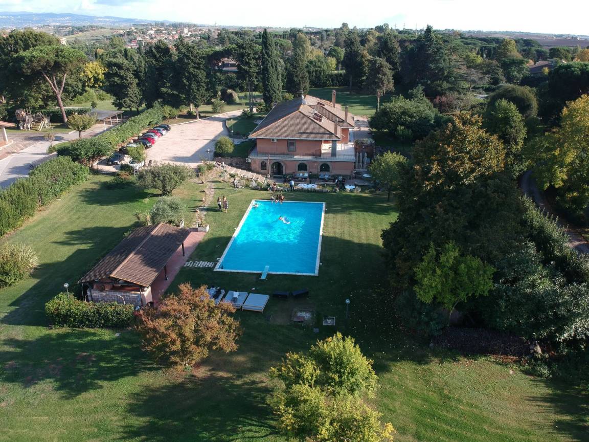 1000 M² Villa Vacanza ∙ 9 Camere Da Letto ∙ 26 Ospiti - Pomezia