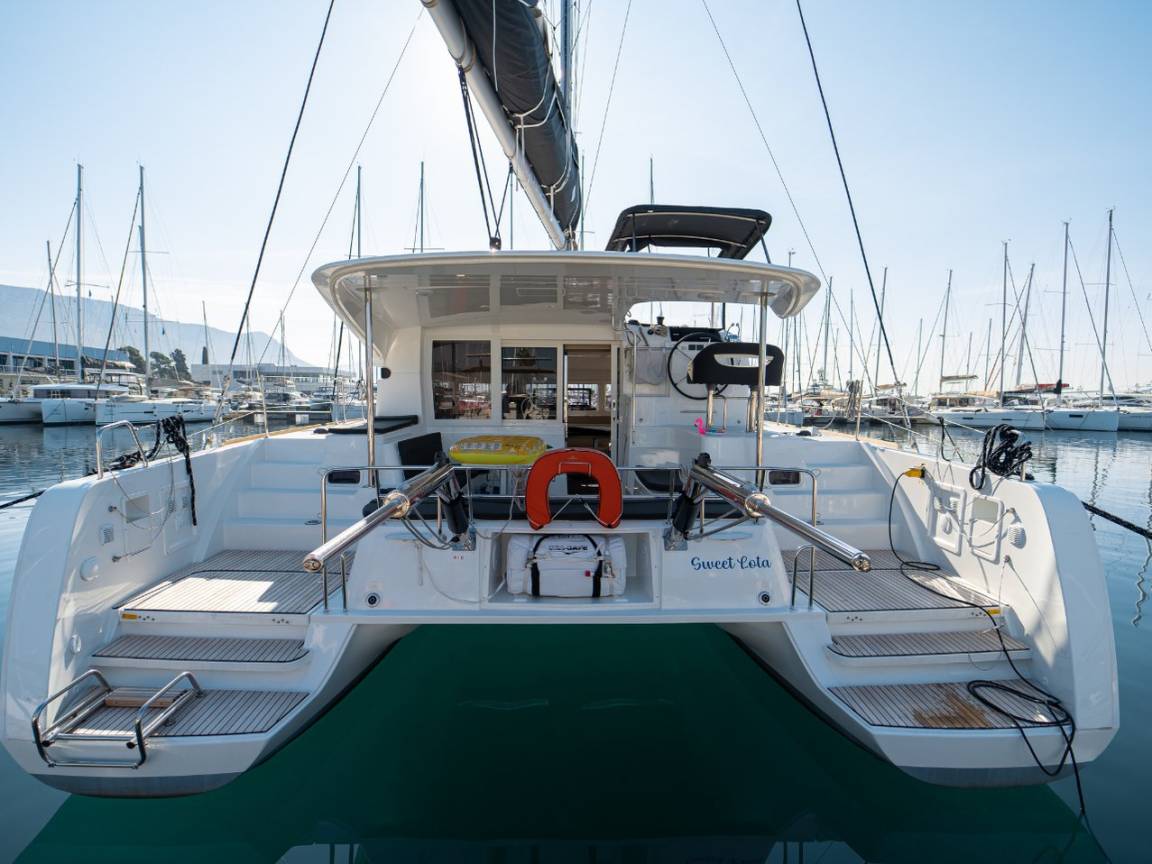 12 M² Casa Flotante ∙ 4 Habitaciones ∙ 8 Huéspedes - Split