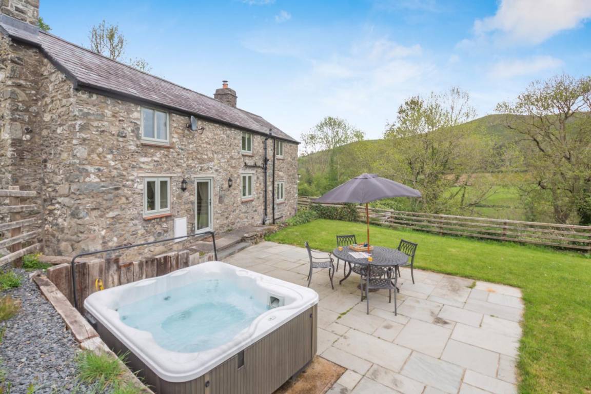 Cottage ∙ 2 Bedrooms ∙ 4 Guests - Colwyn Bay
