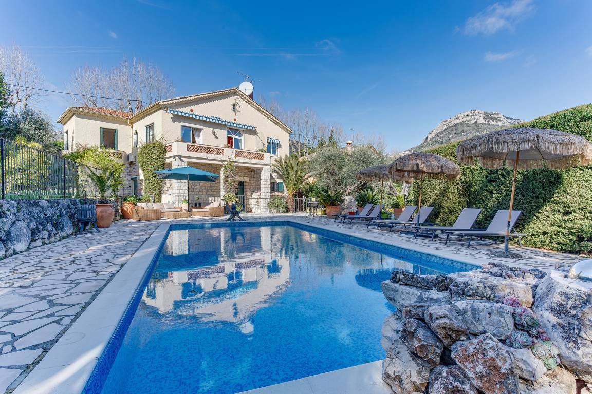 240 M² Villa ∙ 6 Bedrooms ∙ 11 Guests - Vence