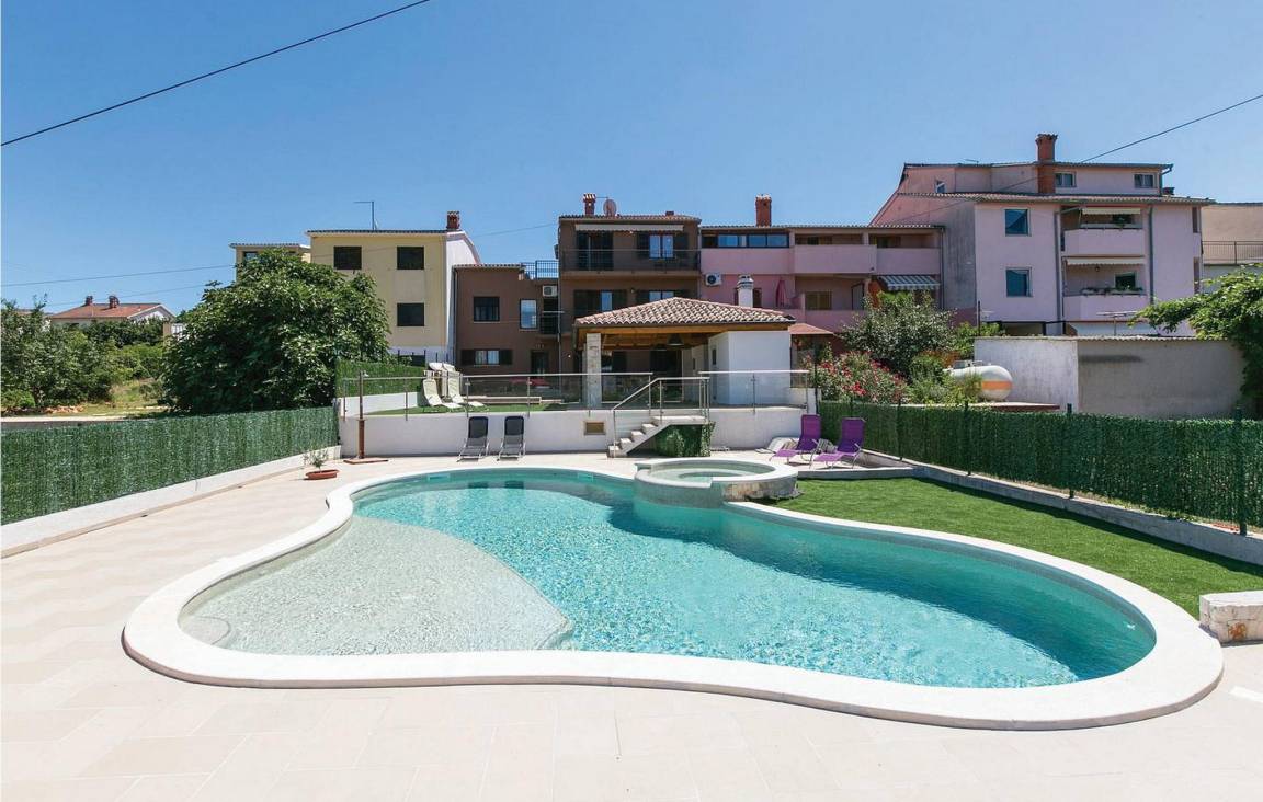 300 M² House ∙ 5 Bedrooms ∙ 12 Guests - Pula