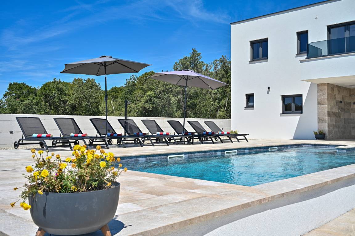 217 M² Villa ∙ 4 Bedrooms ∙ 8 Guests - Bibinje