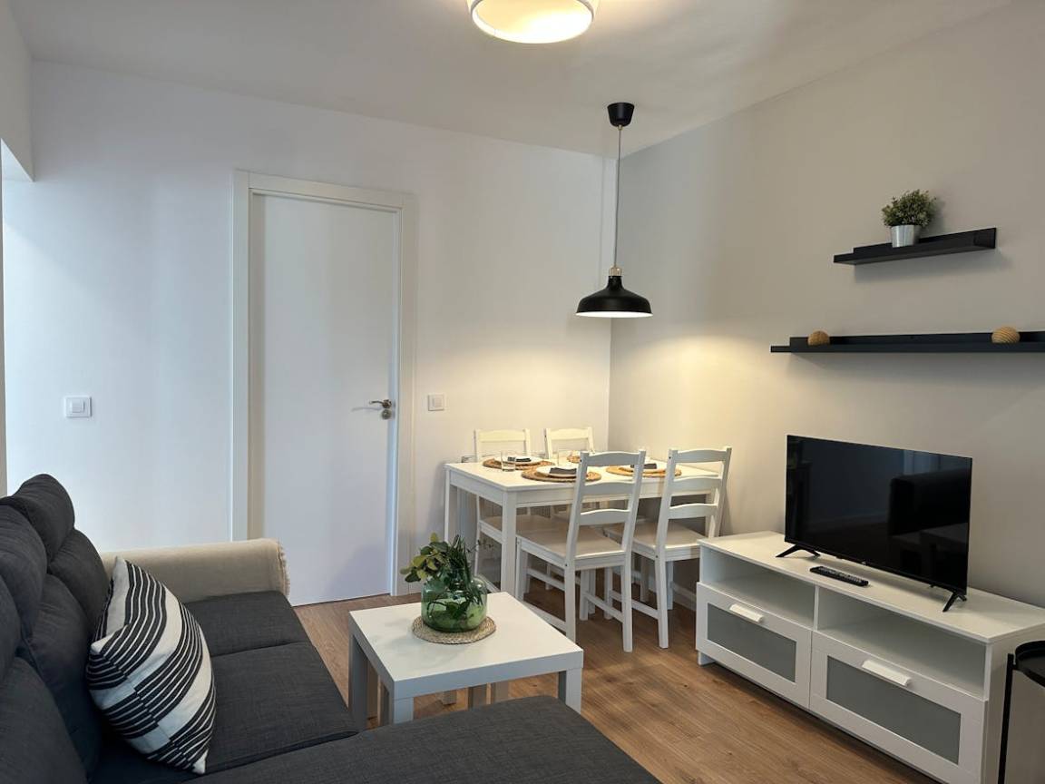 65 M² Apartamento ∙ 4 Habitaciones ∙ 5 Huéspedes - Majadahonda