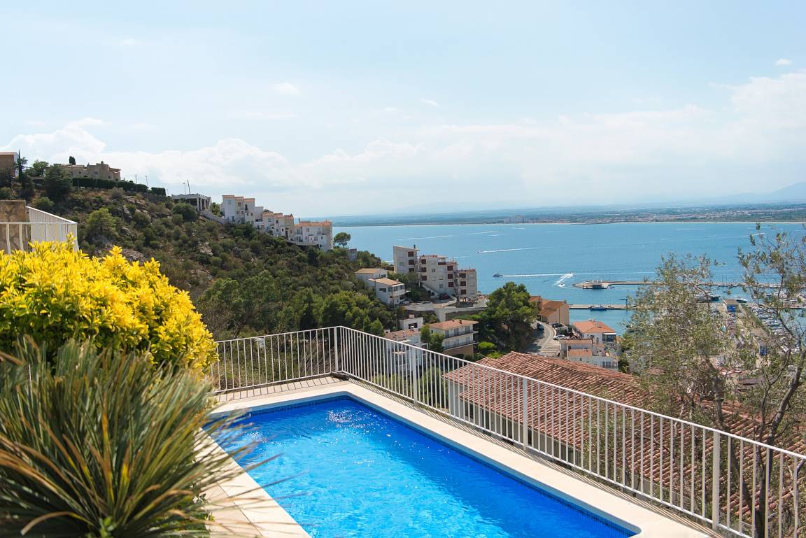 220 M² Villa ∙ 4 Habitaciones ∙ 8 Huéspedes - Roses