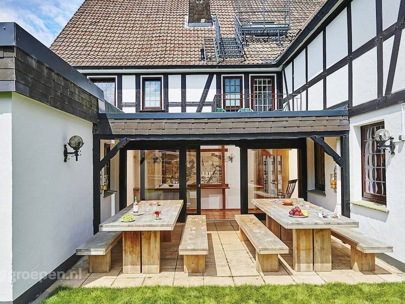 Ferienhaus ∙ 12 Schlafzimmer ∙ 30 Gäste - Eslohe (Sauerland)