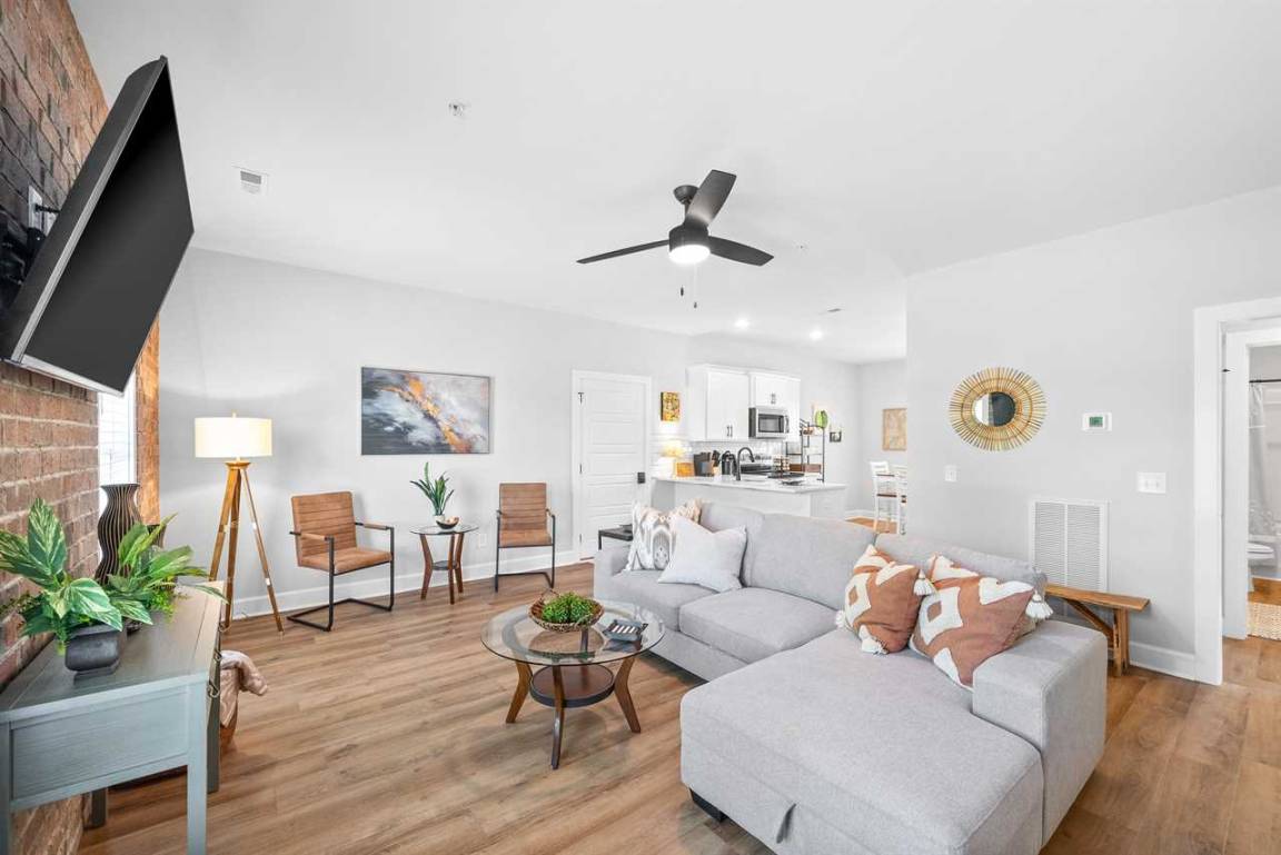 92 M² Apartment ∙ 2 Bedrooms ∙ 6 Guests - Clarksville, TN