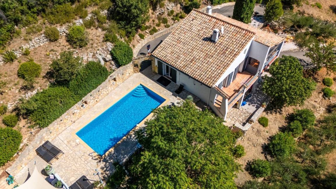 90 M² House ∙ 2 Bedrooms ∙ 4 Guests - Draguignan