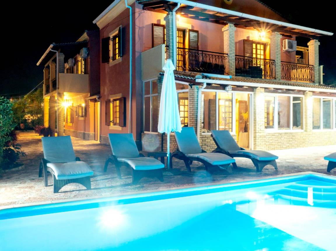 1000 M² Vivenda ∙ 4 Quartos ∙ 8 Hóspedes - Corfu