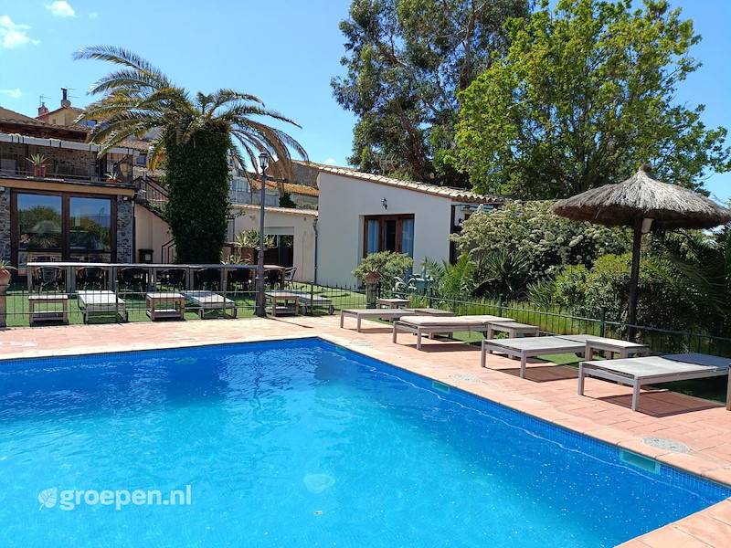 Maison De Vacances ∙ 8 Chambres ∙ 19 Personnes - Garriguella