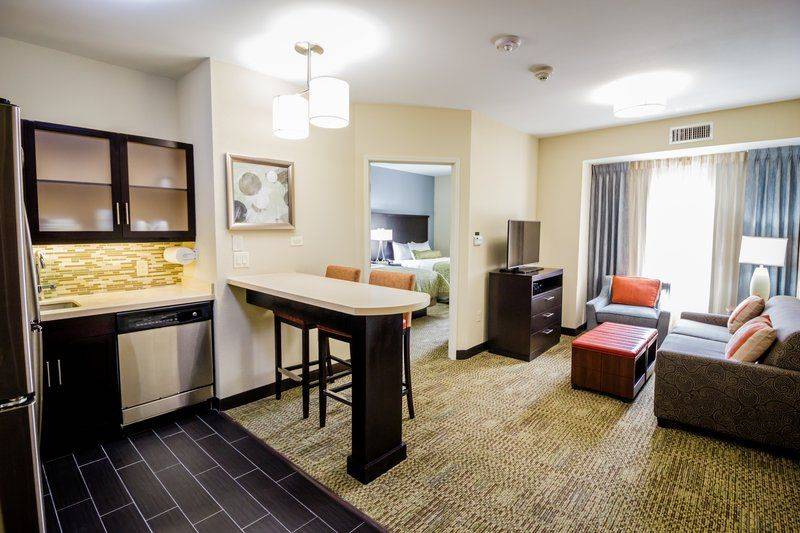 Condo ∙ 2 Bedrooms ∙ 5 Guests - Plano, TX