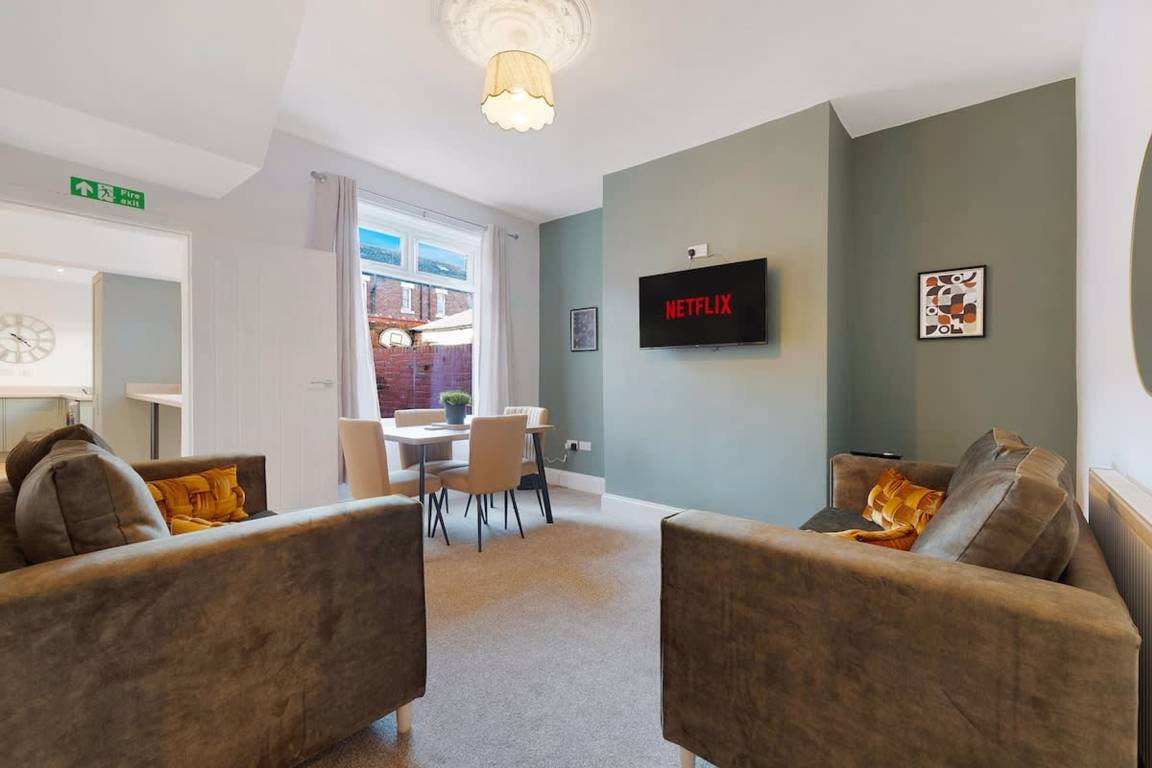 Apartment ∙ 4 Bedrooms ∙ 8 Guests - Durham