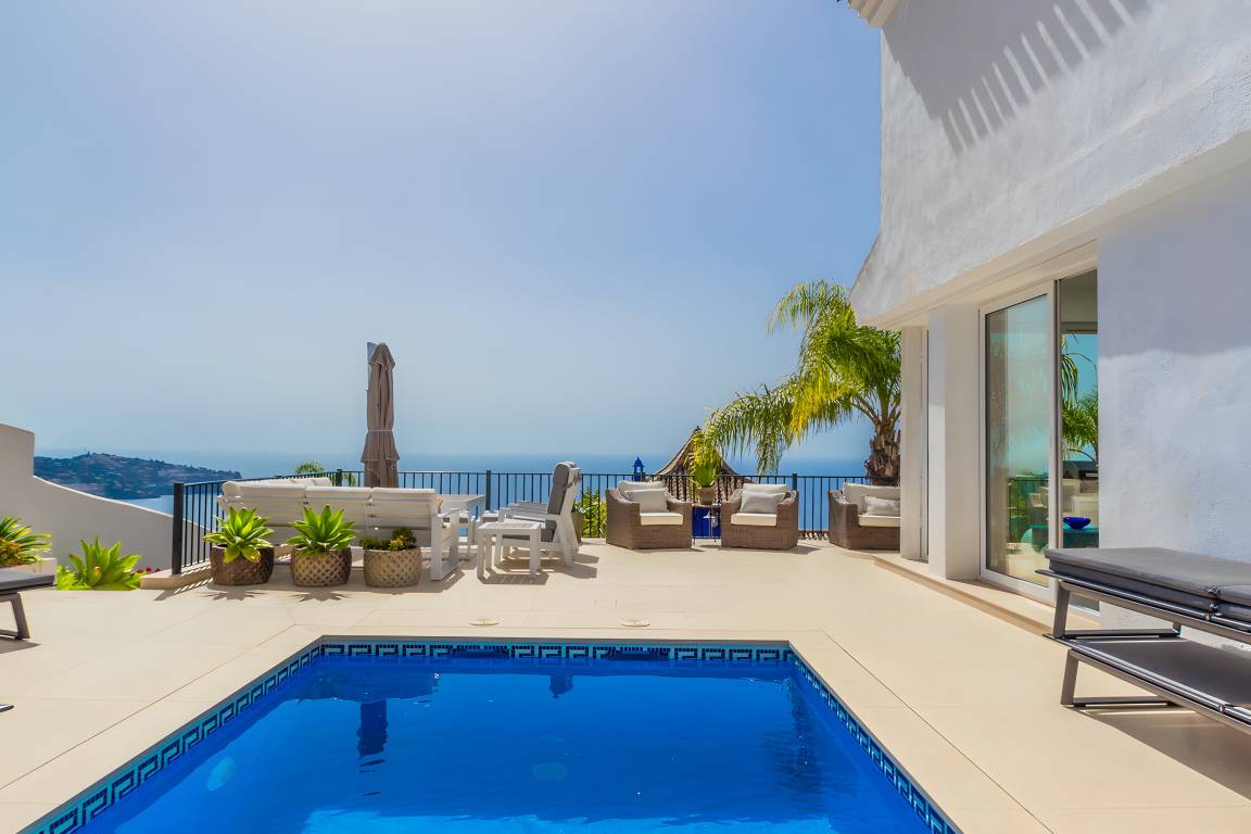 200 M² Villa ∙ 6 Slaapkamers ∙ 12 Gasten - Almuñécar