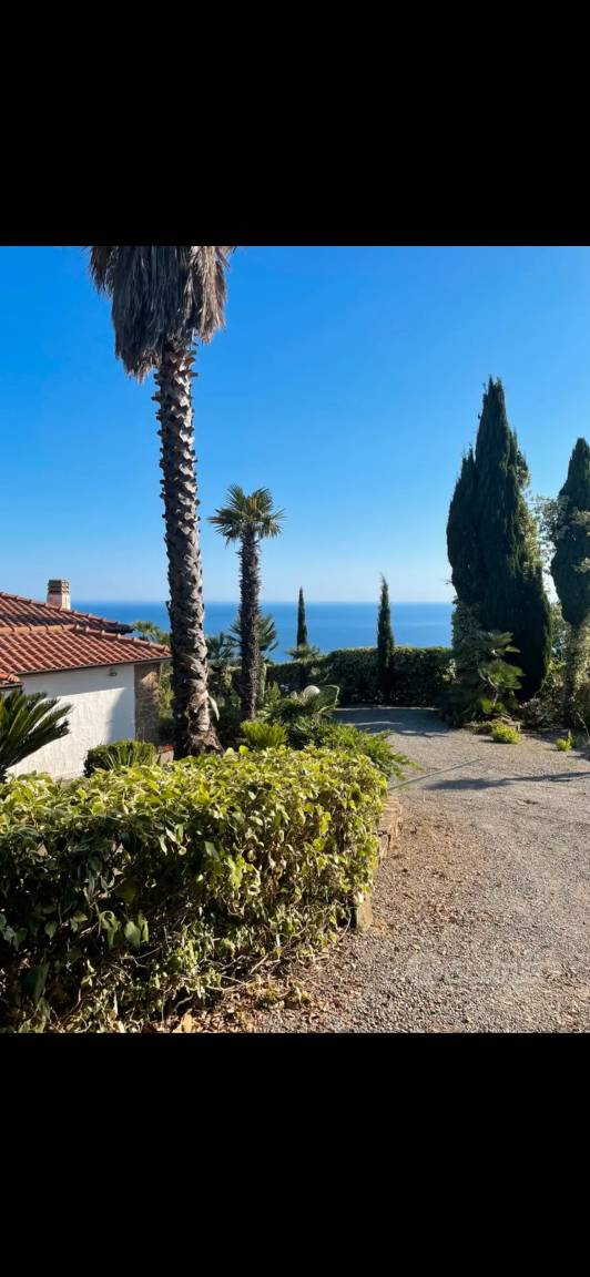 240 M² Villa ∙ 4 Habitaciones ∙ 8 Huéspedes - Santo Stefano al Mare