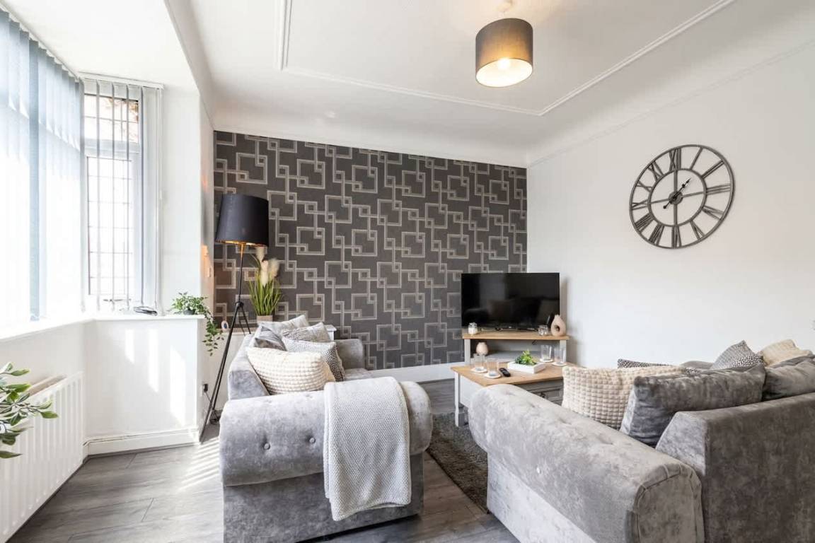 88 M² House ∙ 3 Bedrooms ∙ 5 Guests - Warrington