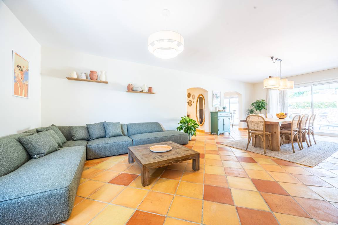 180 M² Villa ∙ 4 Bedrooms ∙ 8 Guests - Antibes