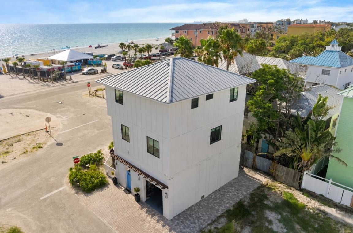 147 M² House ∙ 3 Bedrooms ∙ 8 Guests - St. Pete Beach, FL