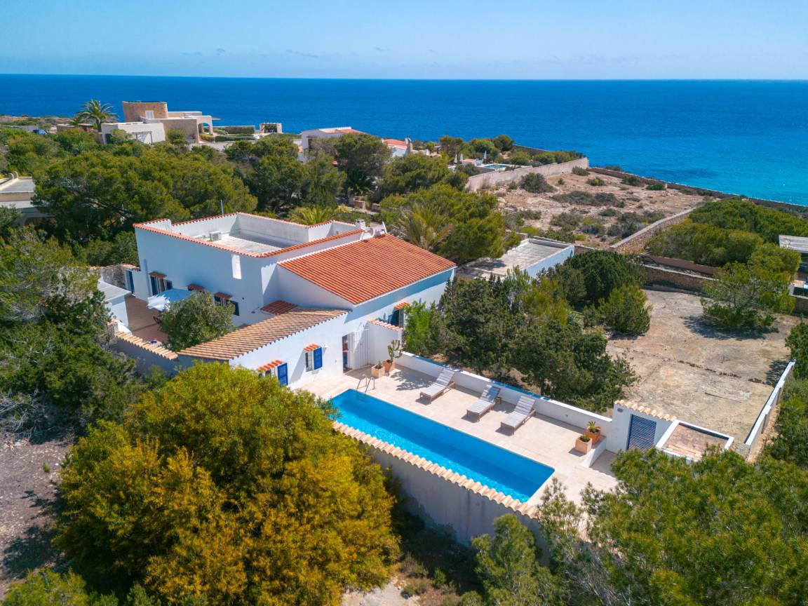 142 M² House ∙ 5 Bedrooms ∙ 10 Guests - Formentera