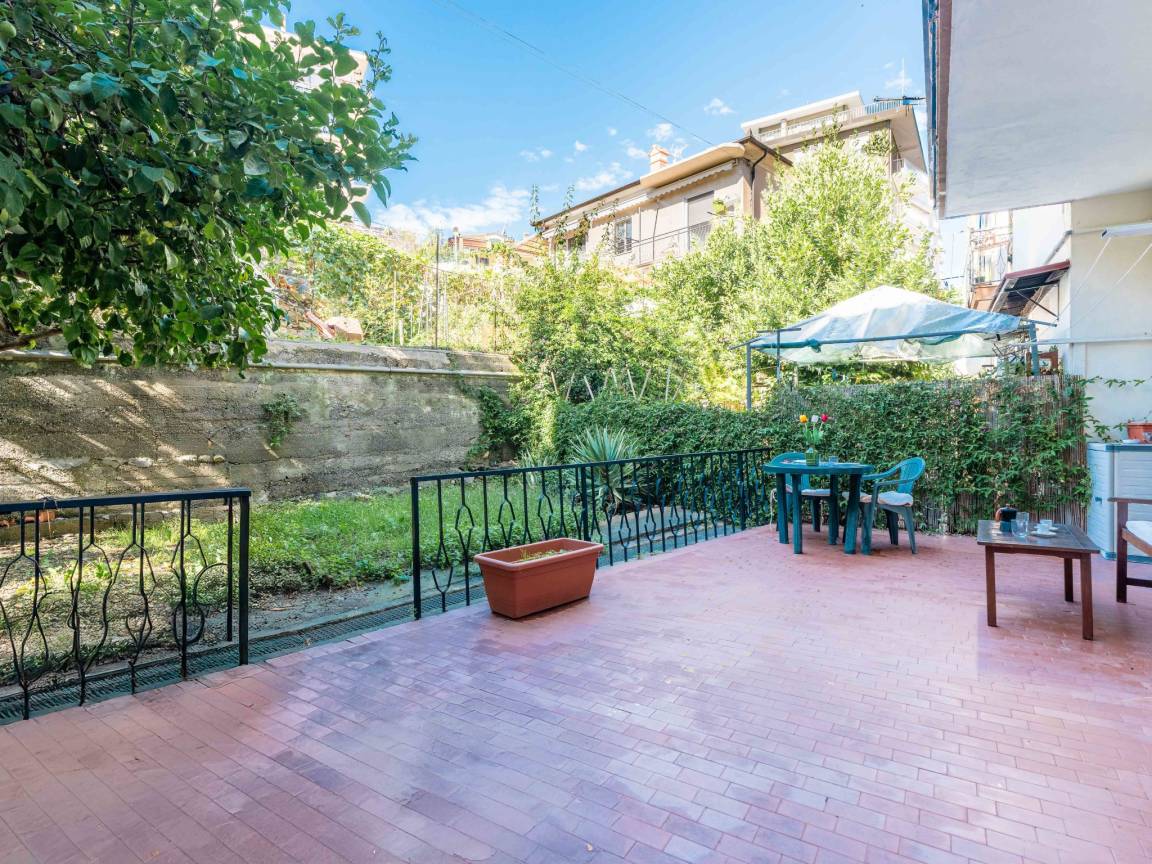 70 M² Apartamento ∙ 1 Habitación ∙ 4 Huéspedes - Imperia