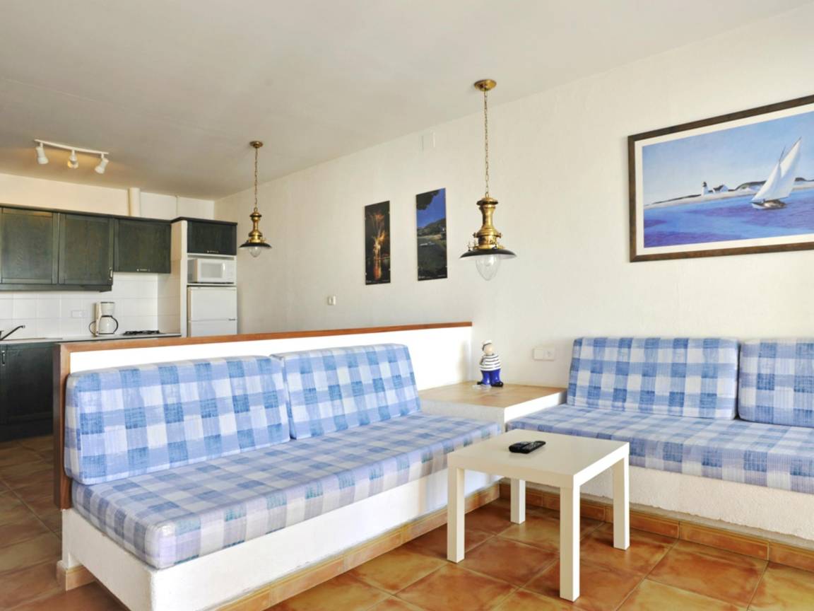 83 M² Apartment ∙ 2 Bedrooms ∙ 6 Guests - Roses