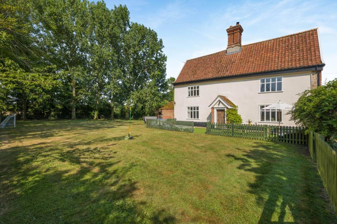 Cottage ∙ 6 Bedrooms ∙ 12 Guests - Suffolk