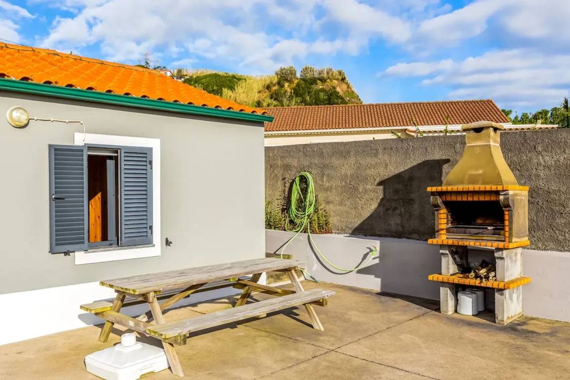 70 M² Huis ∙ 2 Slaapkamers ∙ 4 Gasten - Horta