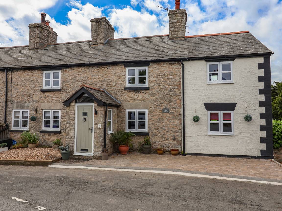 Cottage ∙ 4 Bedrooms ∙ 8 Guests - Towyn