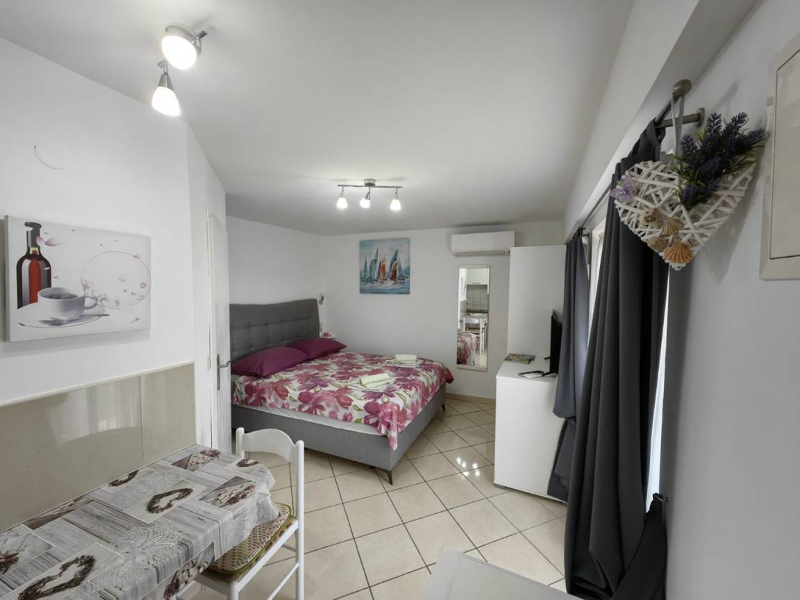 25 M² Apartment ∙ 2 Guests - Cres