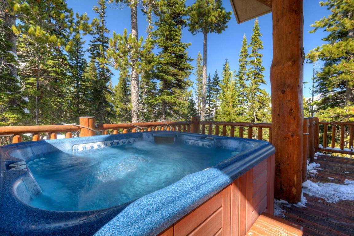 70 M² House ∙ 4 Bedrooms ∙ 10 Guests - Big Sky, MT