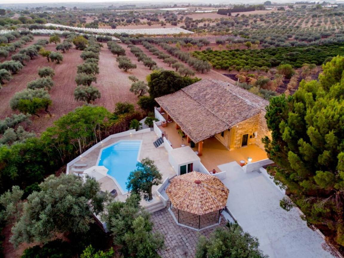 250 M² Villa ∙ 5 Bedrooms ∙ 10 Guests - Vittoria