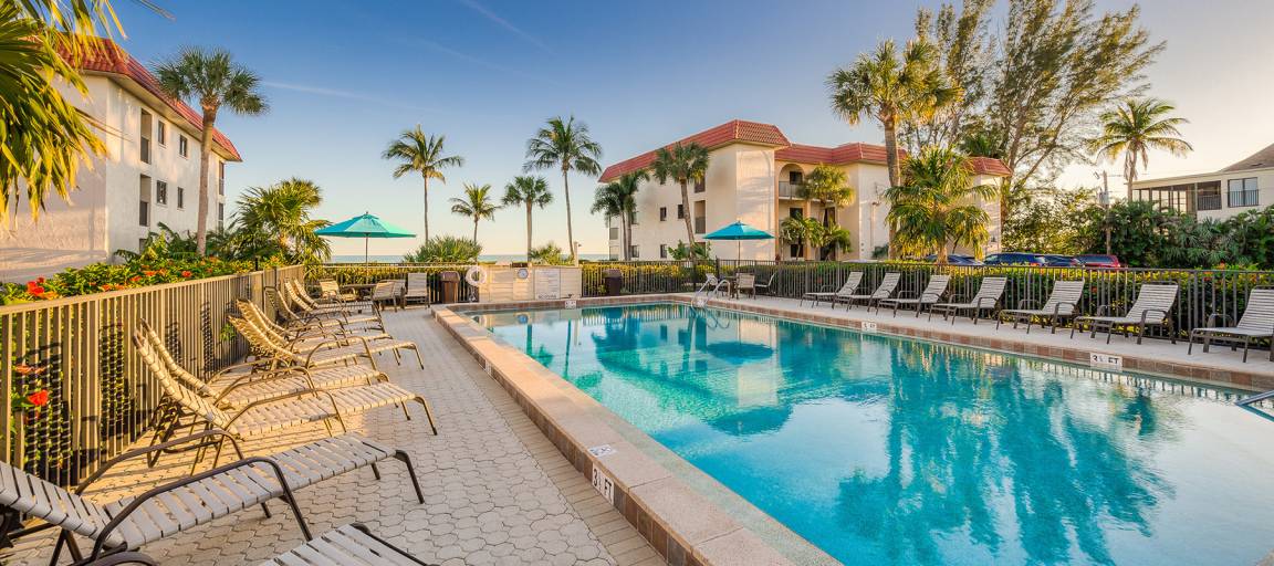 90 M² Condo ∙ 2 Bedrooms ∙ 4 Guests - Lighthouse Beach Park