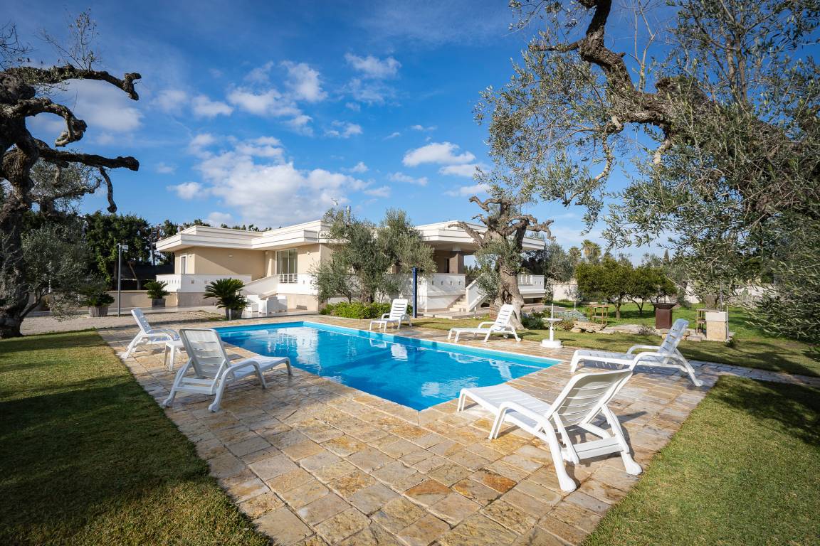 250 M² Villa ∙ 4 Bedrooms ∙ 9 Guests - Porto Cesareo