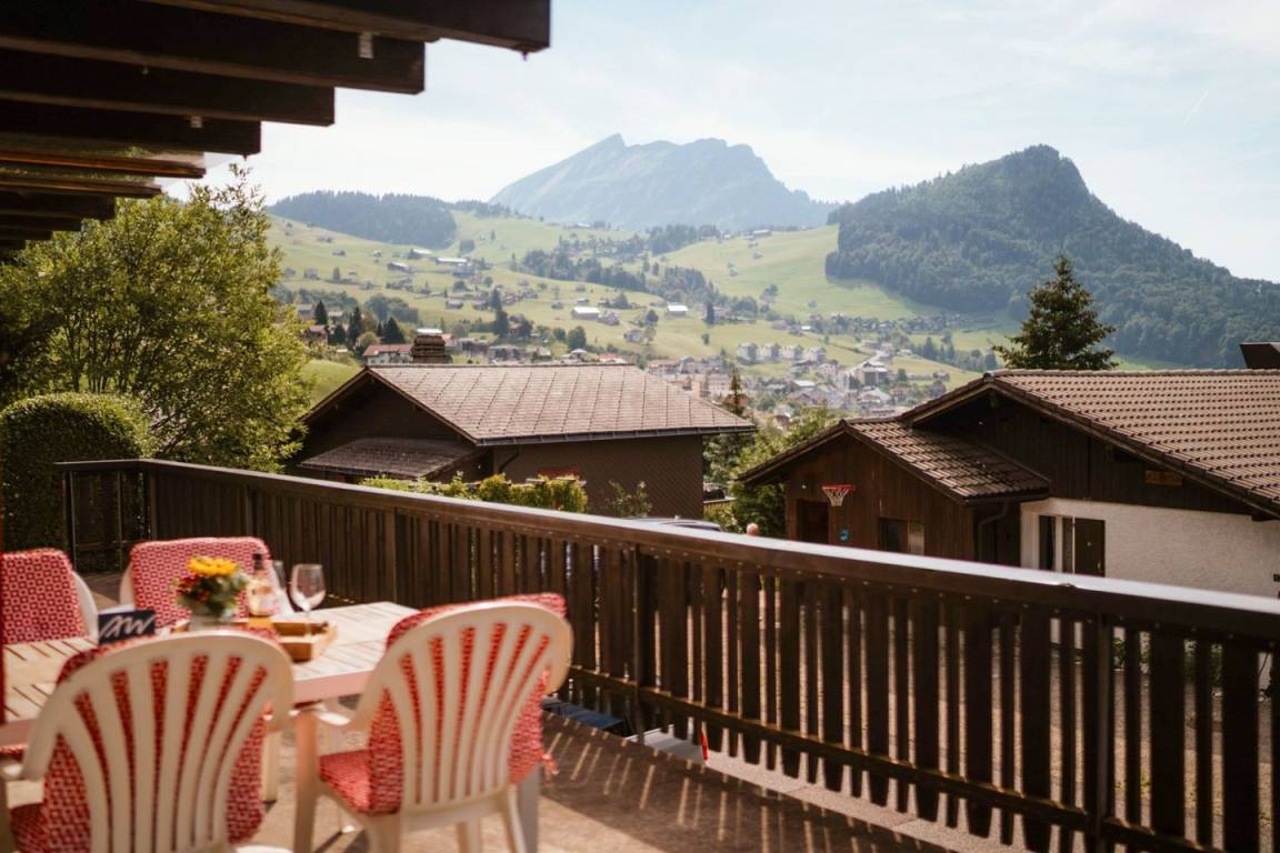 65 M² Ferienwohnung ∙ 2 Schlafzimmer ∙ 4 Gäste - Amden