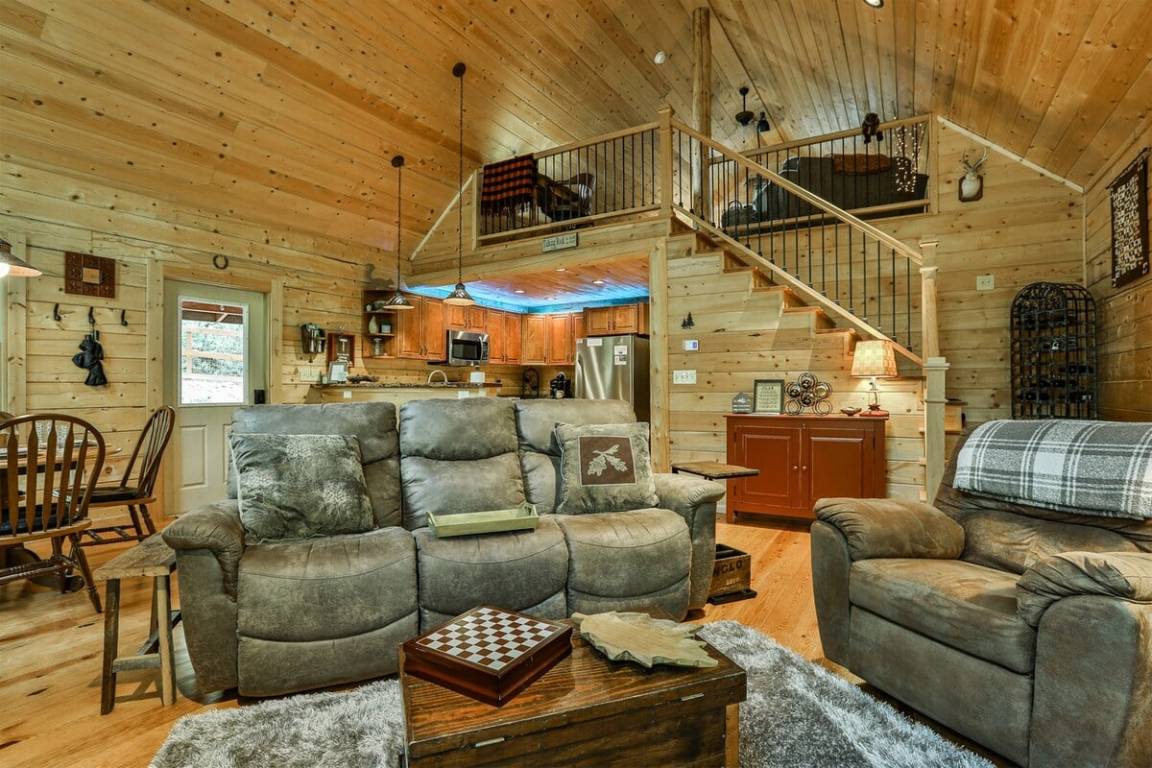 Cabin ∙ 2 Bedrooms ∙ 4 Guests - Ellijay, GA