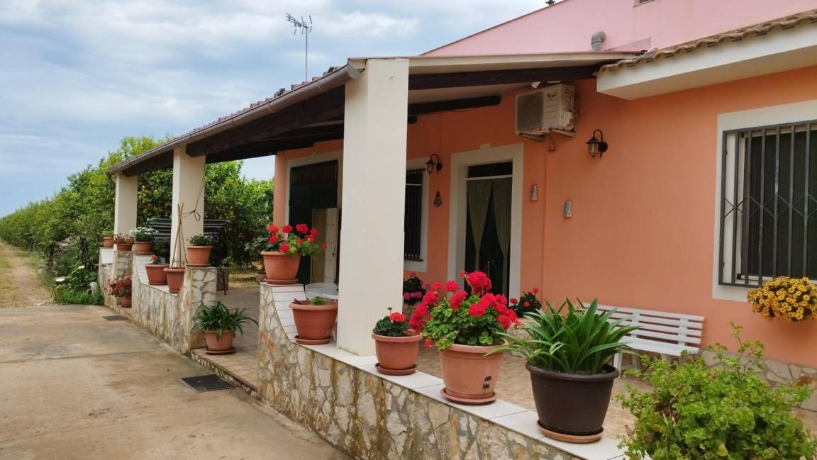 100 M² Ferienhaus ∙ 4 Schlafzimmer ∙ 6 Gäste - Noto