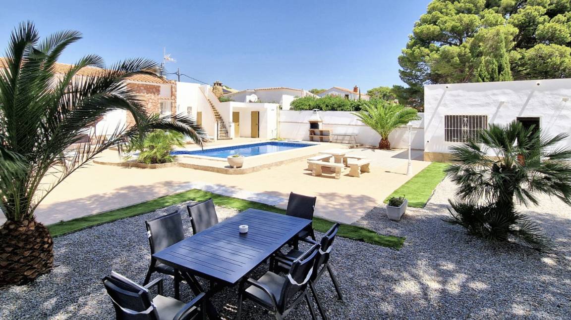263 M² Villa ∙ 4 Bedrooms ∙ 9 Guests - Miami Platja