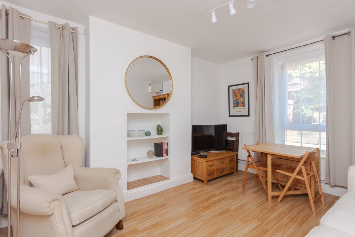 65 M² House ∙ 2 Bedrooms ∙ 4 Guests - London