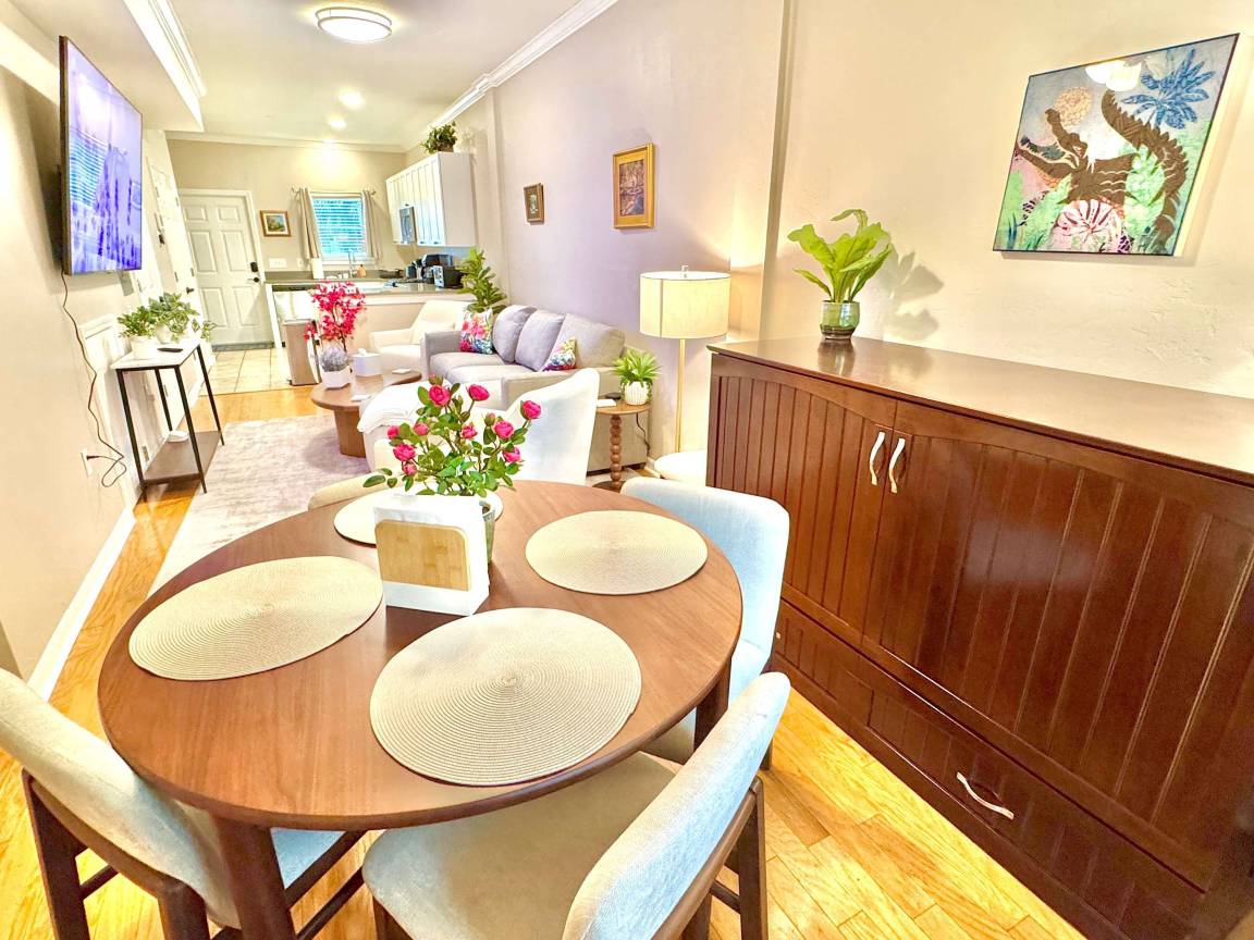 Apartment ∙ 2 Bedrooms ∙ 5 Guests - Gainesville, FL