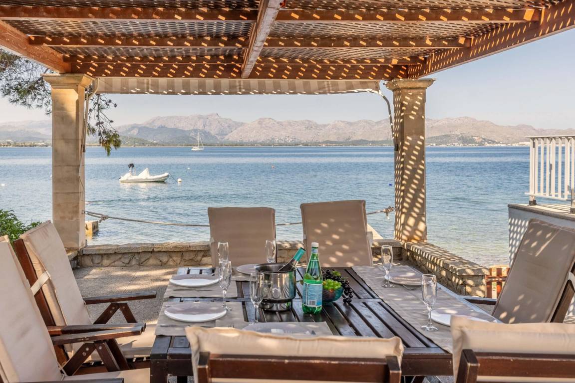 Hauptansicht vom Вилла: Villa Me Chabot by Sealand Villas