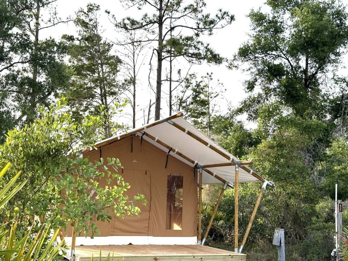 Camping ∙ 1 Bedroom ∙ 4 Guests - Florida