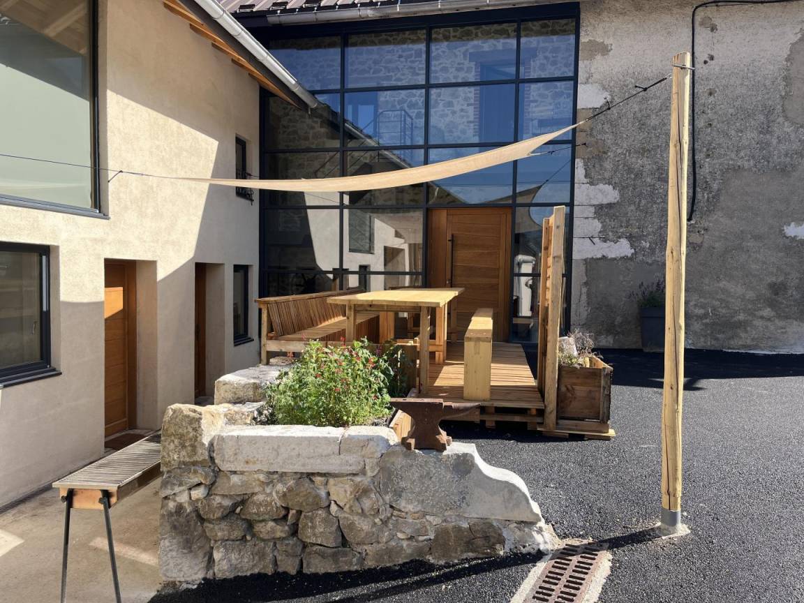 250 M² Gîte ∙ 6 Chambres ∙ 15 Personnes - Lélex