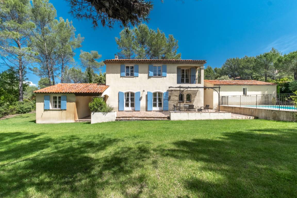 160 M² Villa ∙ 4 Chambres ∙ 8 Personnes - Draguignan