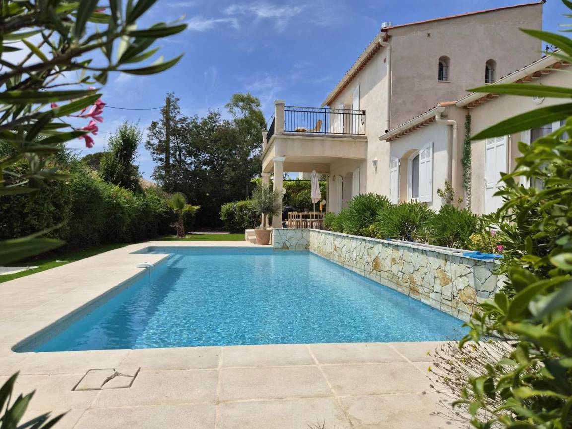 150 M² Villa ∙ 4 Bedrooms ∙ 8 Guests - Cap Estérel