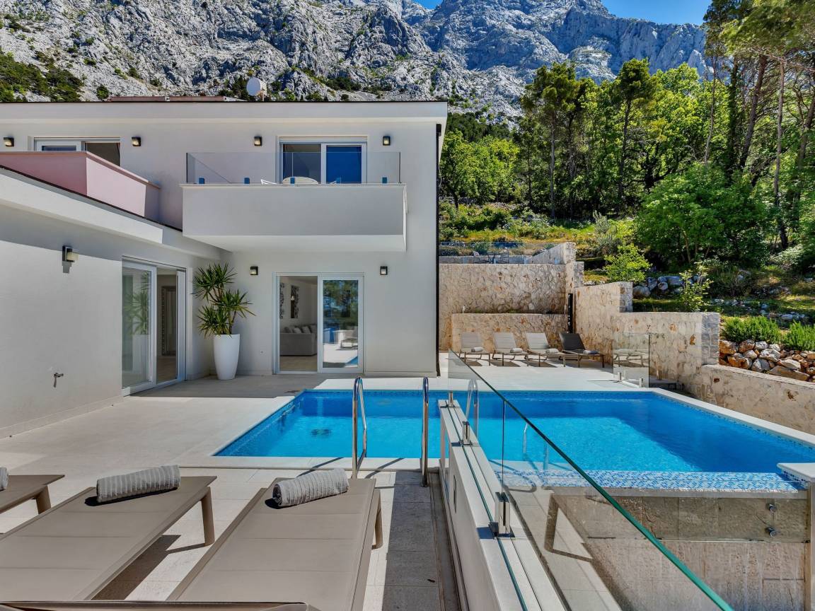 450 M² Casa ∙ 5 Habitaciones ∙ 8 Huéspedes - Brela