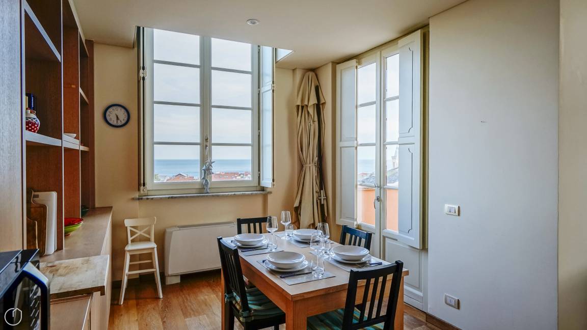 94 M² Apartamento ∙ 2 Habitaciones ∙ 6 Huéspedes - Alassio