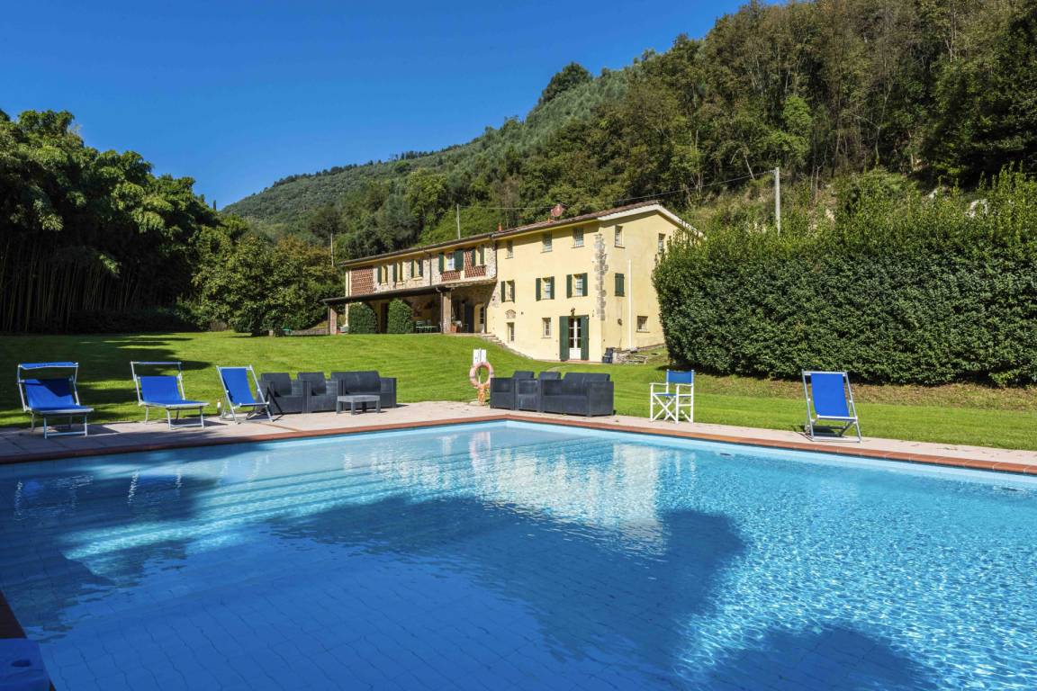 380 M² Villa ∙ 6 Bedrooms ∙ 13 Guests - Marina di Pietrasanta