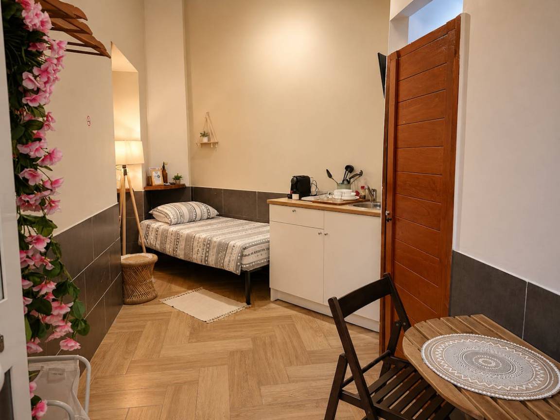 18 M² Appartamento Vacanza ∙ 1 Ospite - Frattamaggiore